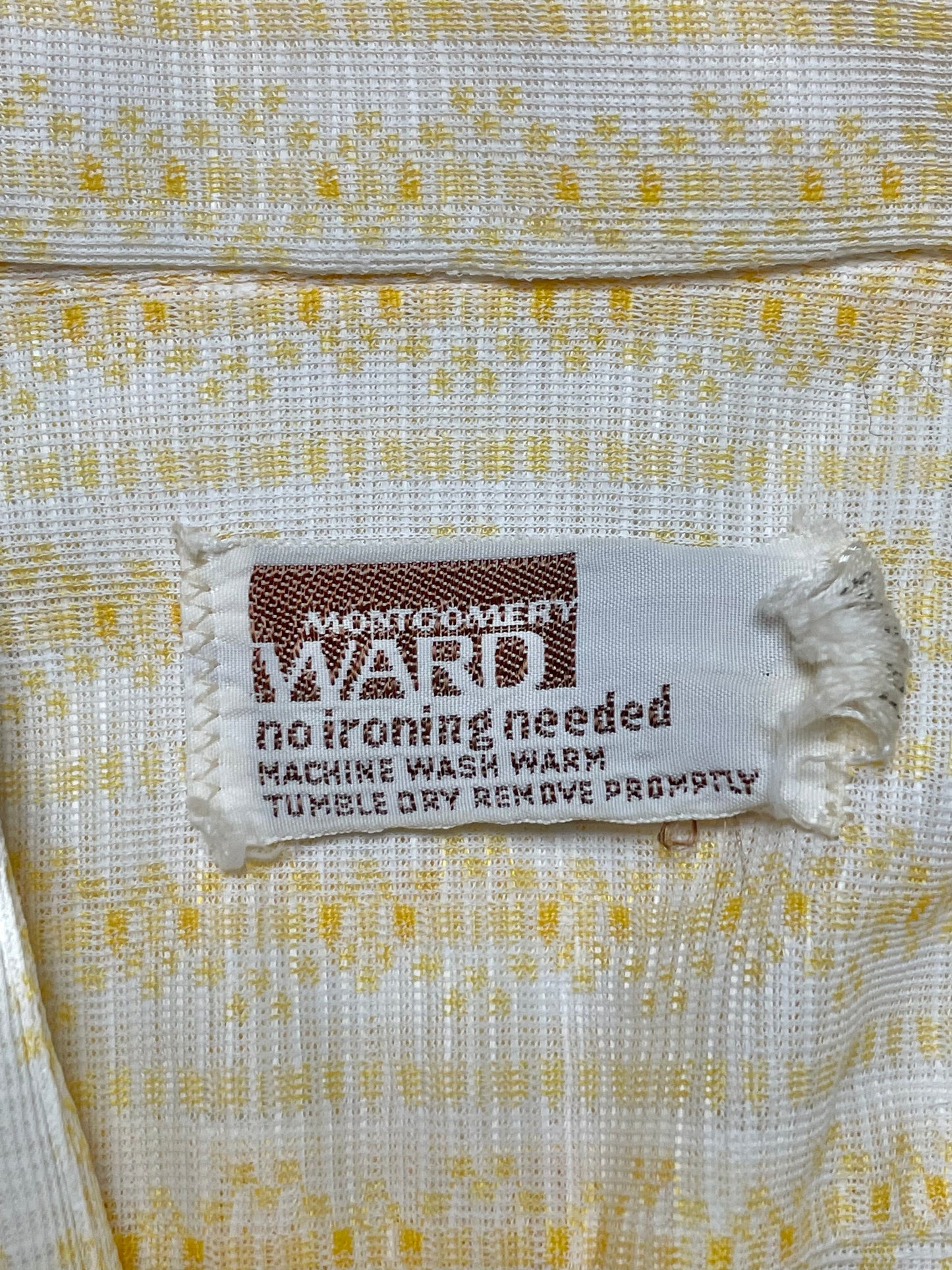 '70s Vintage M. Wards White/Yellow Wallpaper Print Polyester Shirt