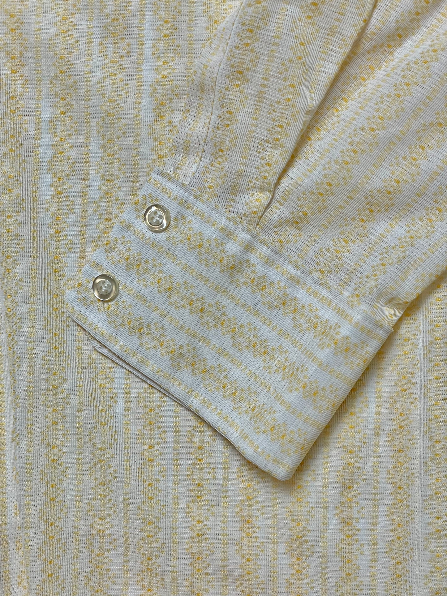 '70s Vintage M. Wards White/Yellow Wallpaper Print Polyester Shirt