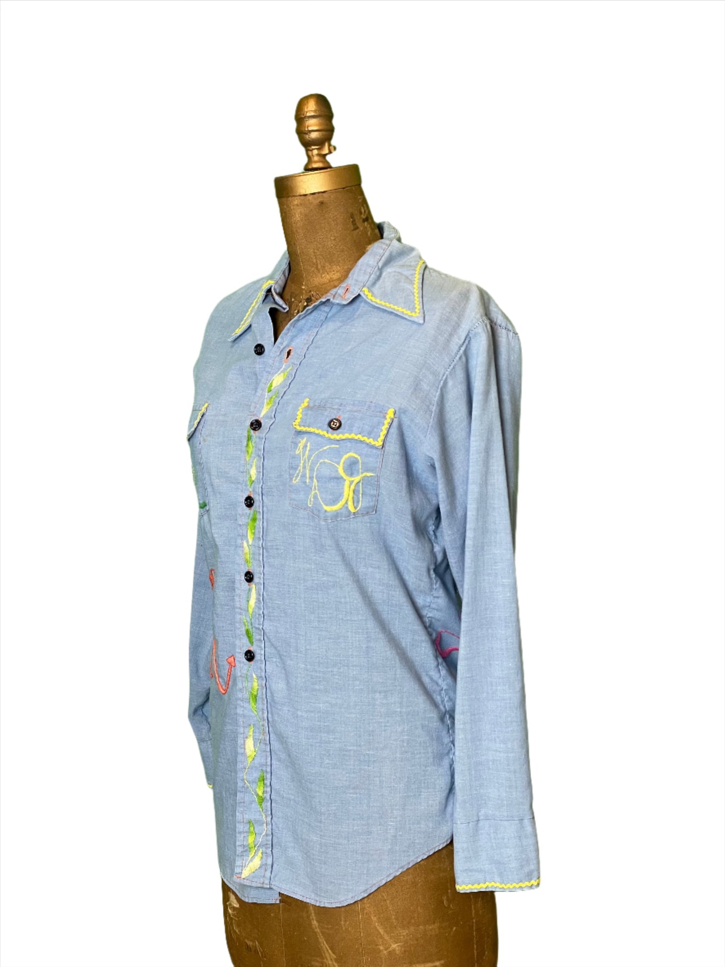 '70s Vintage "Virgo" Embroidered Chambray Button Down - Large