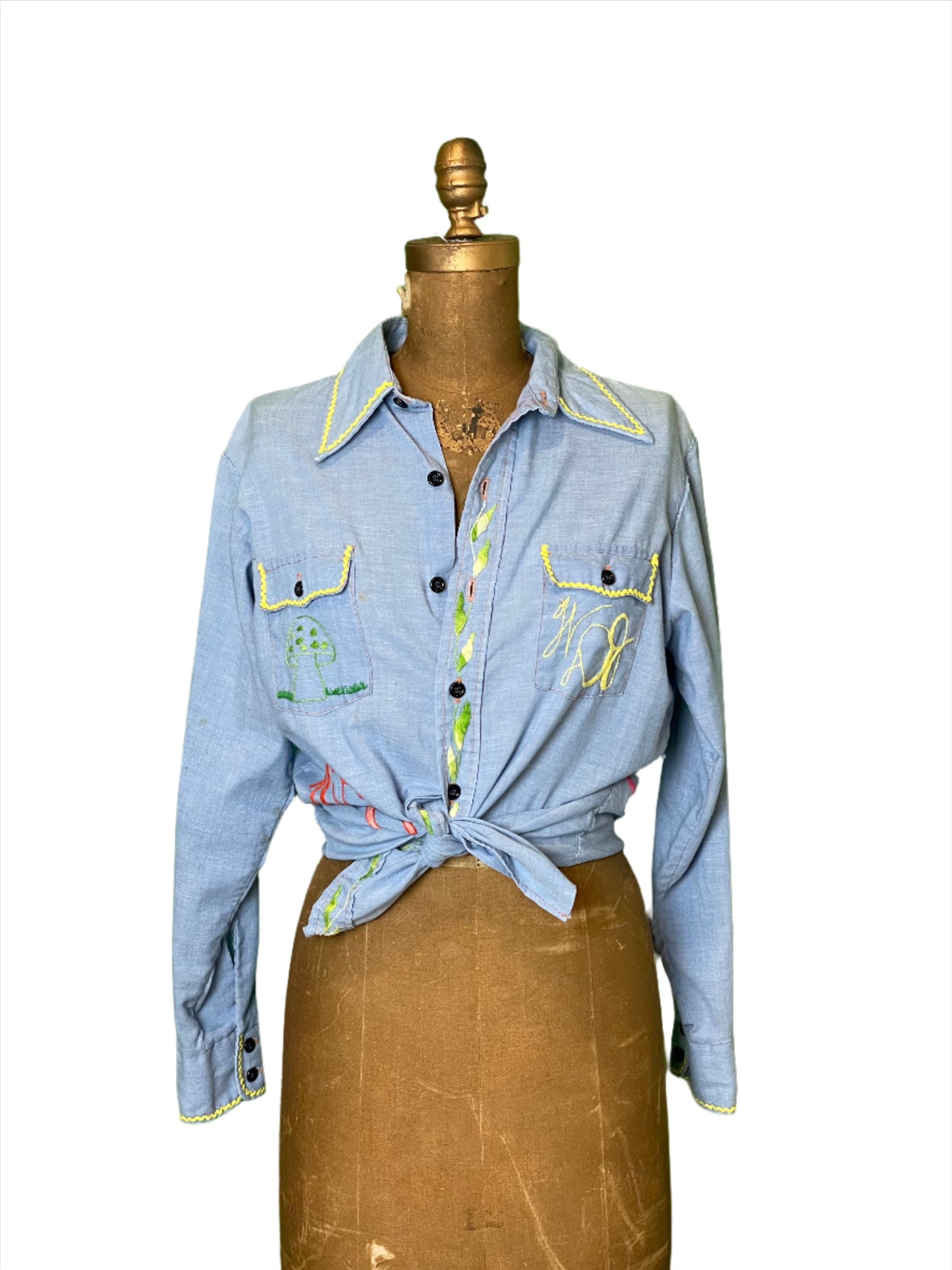 '70s Vintage "Virgo" Embroidered Chambray Button Down - Large