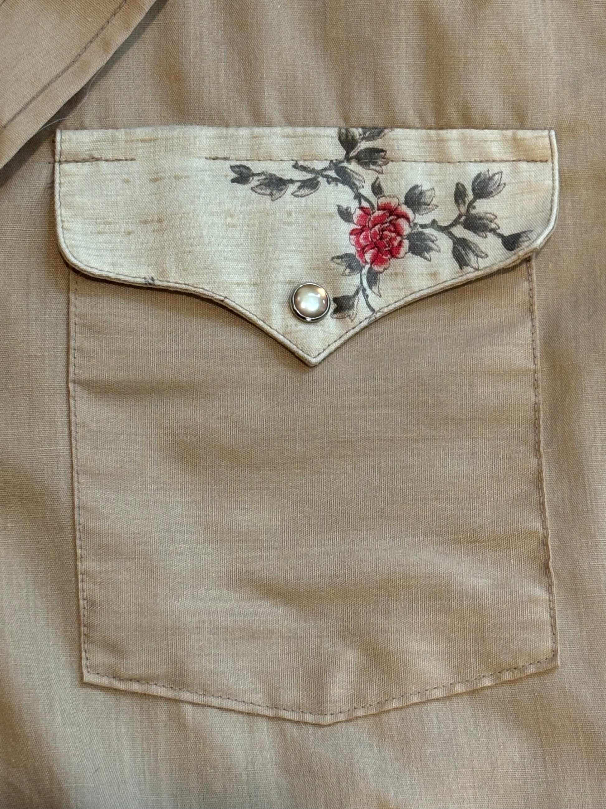 '70s Vintage Panhandle Slim Tan w/Floral Design Pearl Snap - SML