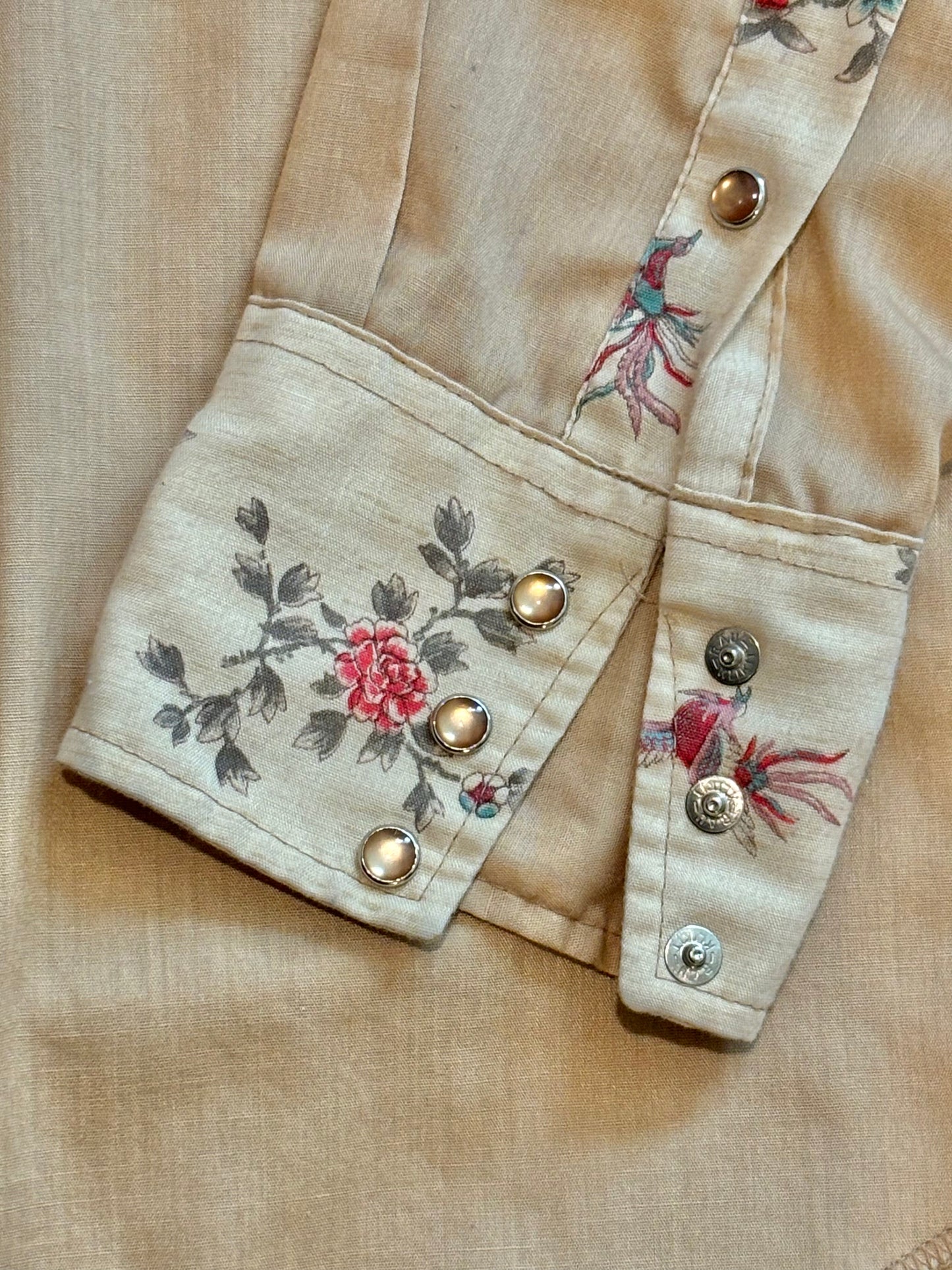 '70s Vintage Panhandle Slim Tan w/Floral Design Pearl Snap - SML