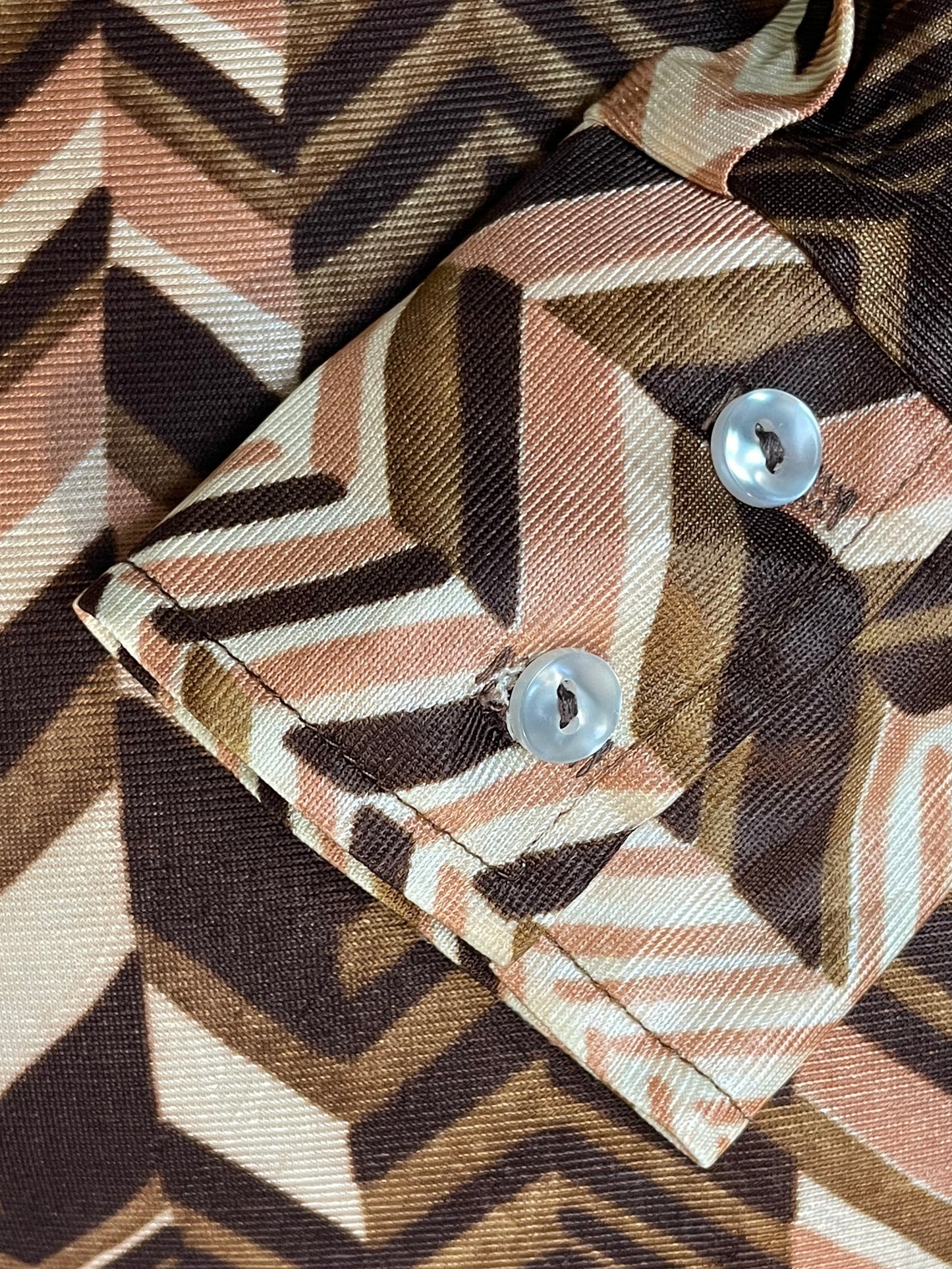 '70s Vintage Wms Brown/Tan Chevron Print Polyester Shirt - Small