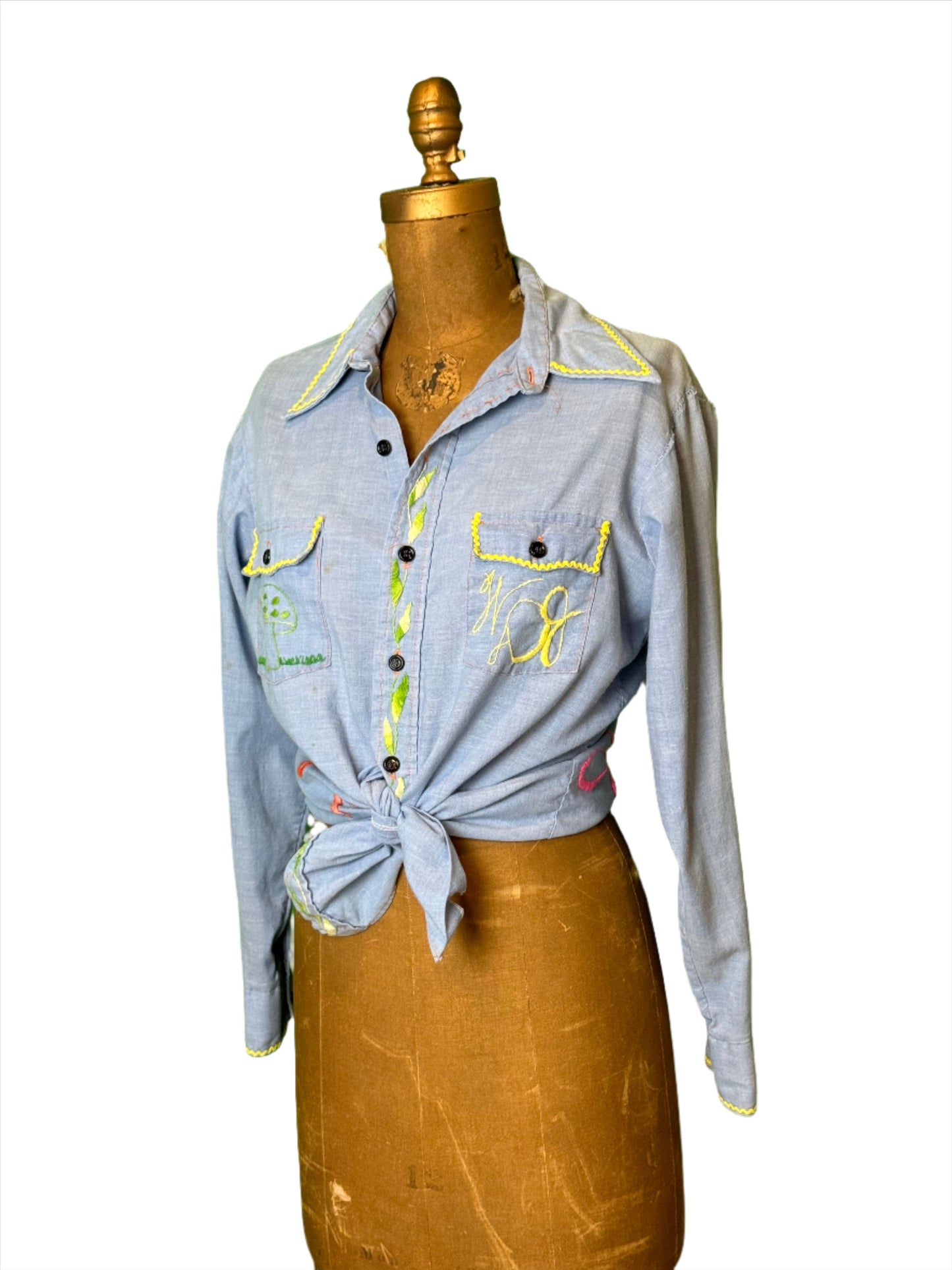 '70s Vintage "Virgo" Embroidered Chambray Button Down - Large